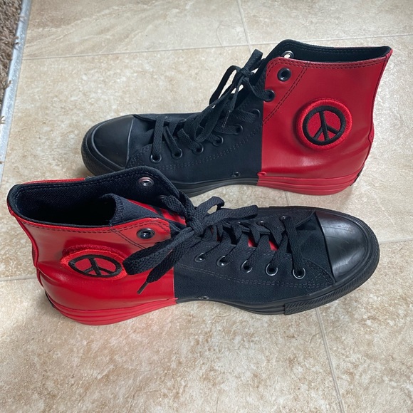 Converse Seek Peace Converse Mens 8 Red and Black